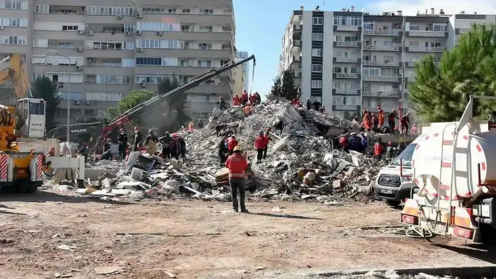 Deprem Anında Ne Yapmalıyız? İzmir'de Depremde Güvenlik İçin Alınması Gereken Önlemler