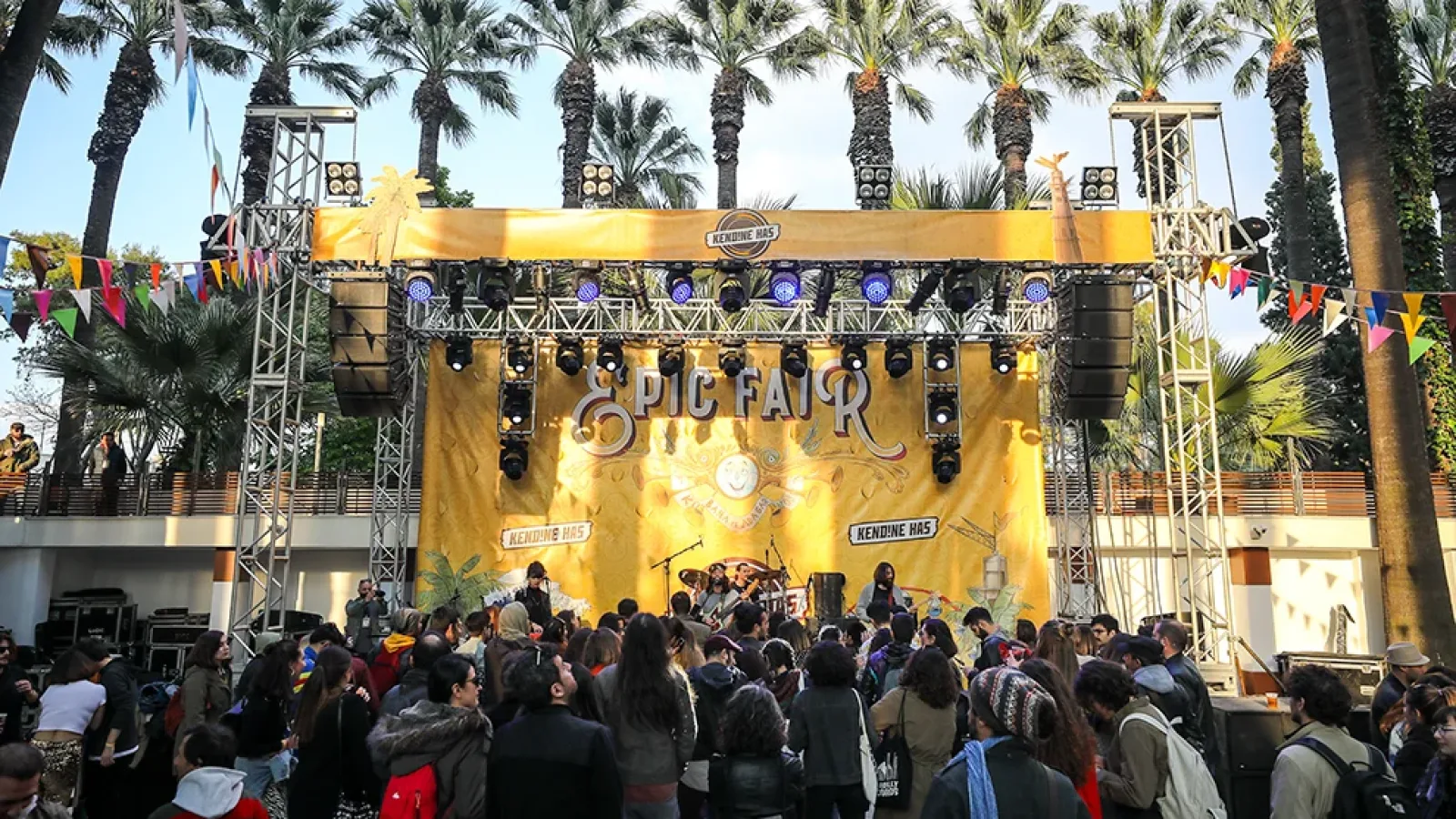 Kendine Has Festival Epic Fair İzmir'i Salladı
