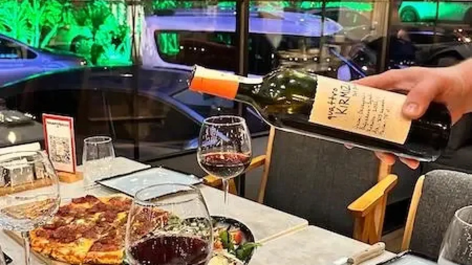 House of Pizza Narlıdere’de İkinci Şişe İçecek Hediye!