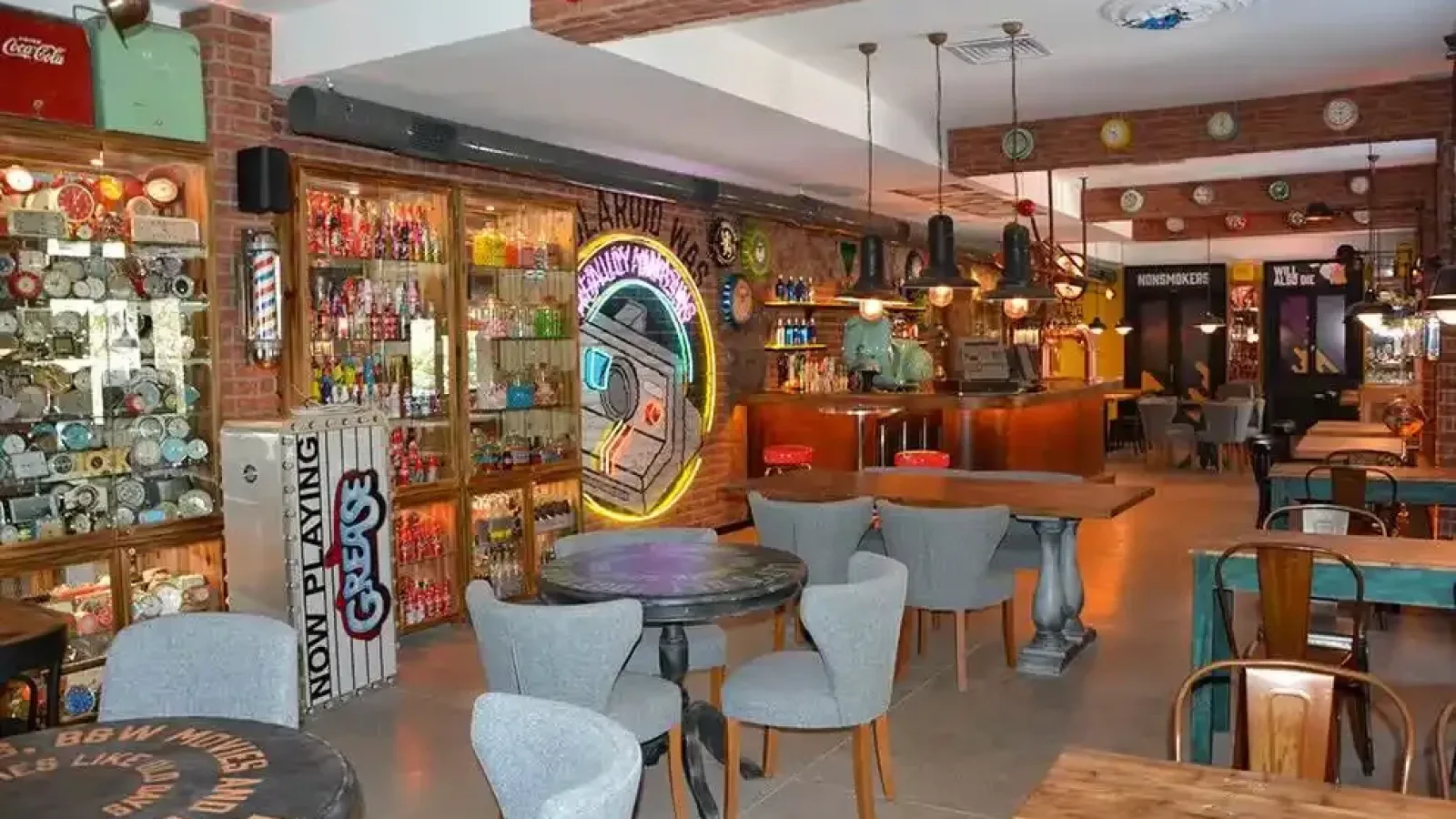 Hungry Dog Pub Konsept Dekoru İle Göz Doldurdu