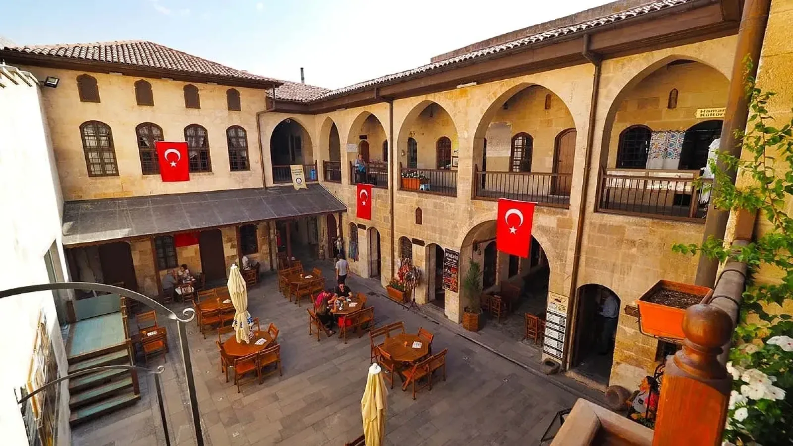 İzmir’de Tarihi Hanlar: Tarihin İzinde Bir Yolculuk