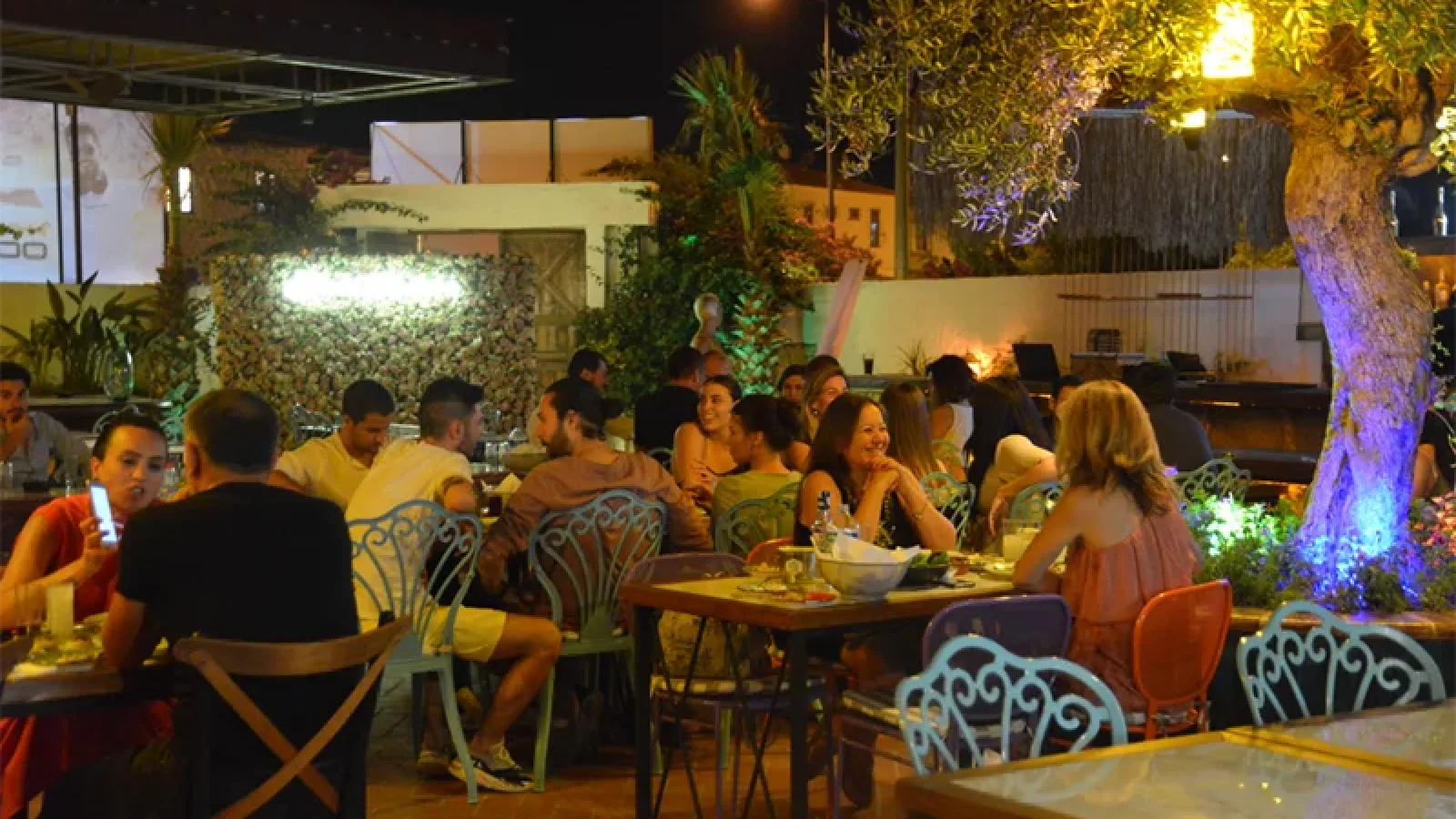 ALAÇATI’DA NEFES ALDIRAN MEKAN