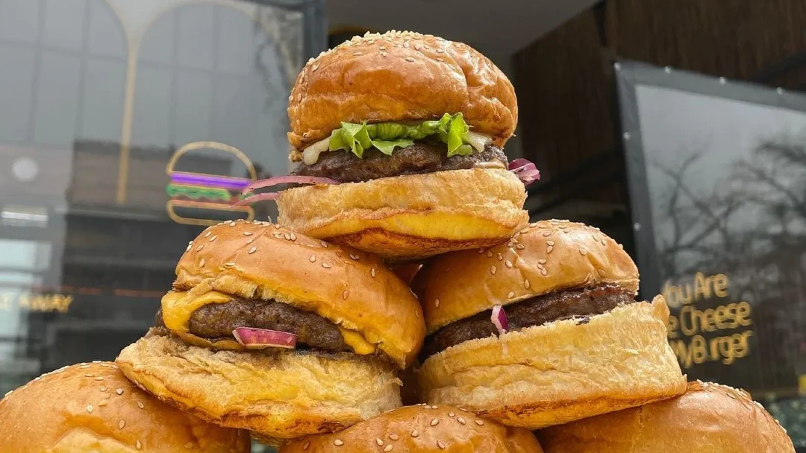 Lezzete Doymak İsteyenler İçin Burger Attackt!