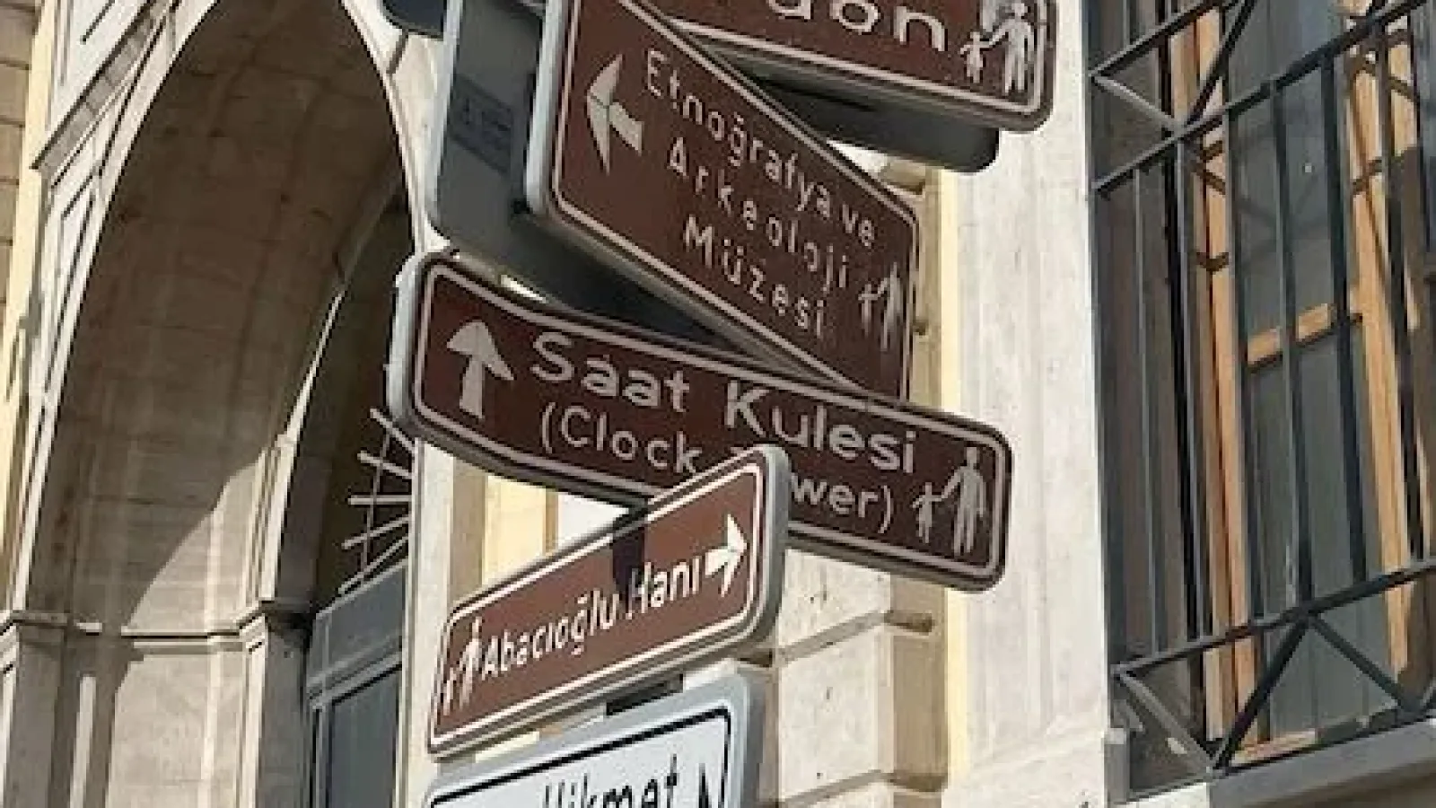 Bilinmeyen Yönleriyle İzmir