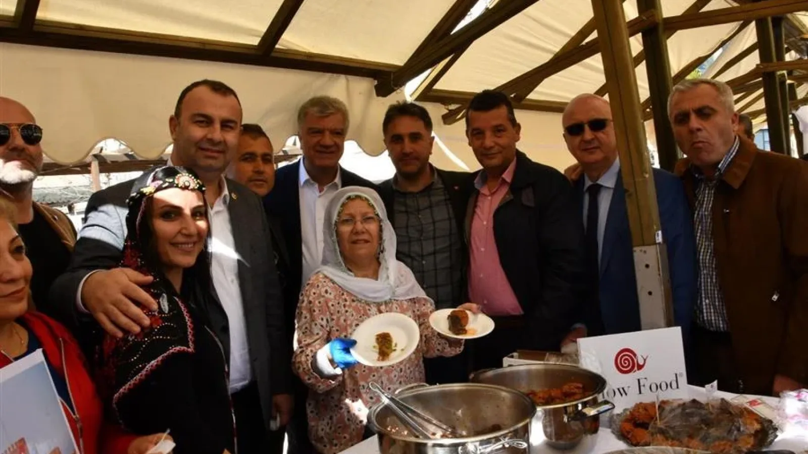 NARLIDERE'DE SLOW FOOD HAREKETİ BAŞLADI.