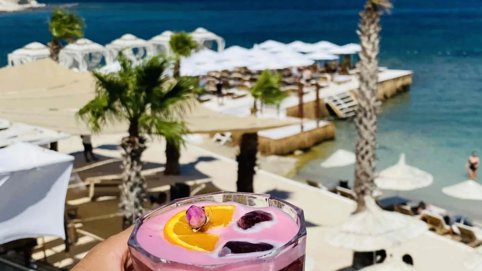 Alaçatı'da Yepyeni Bir Beach Club, Random Alaçatı