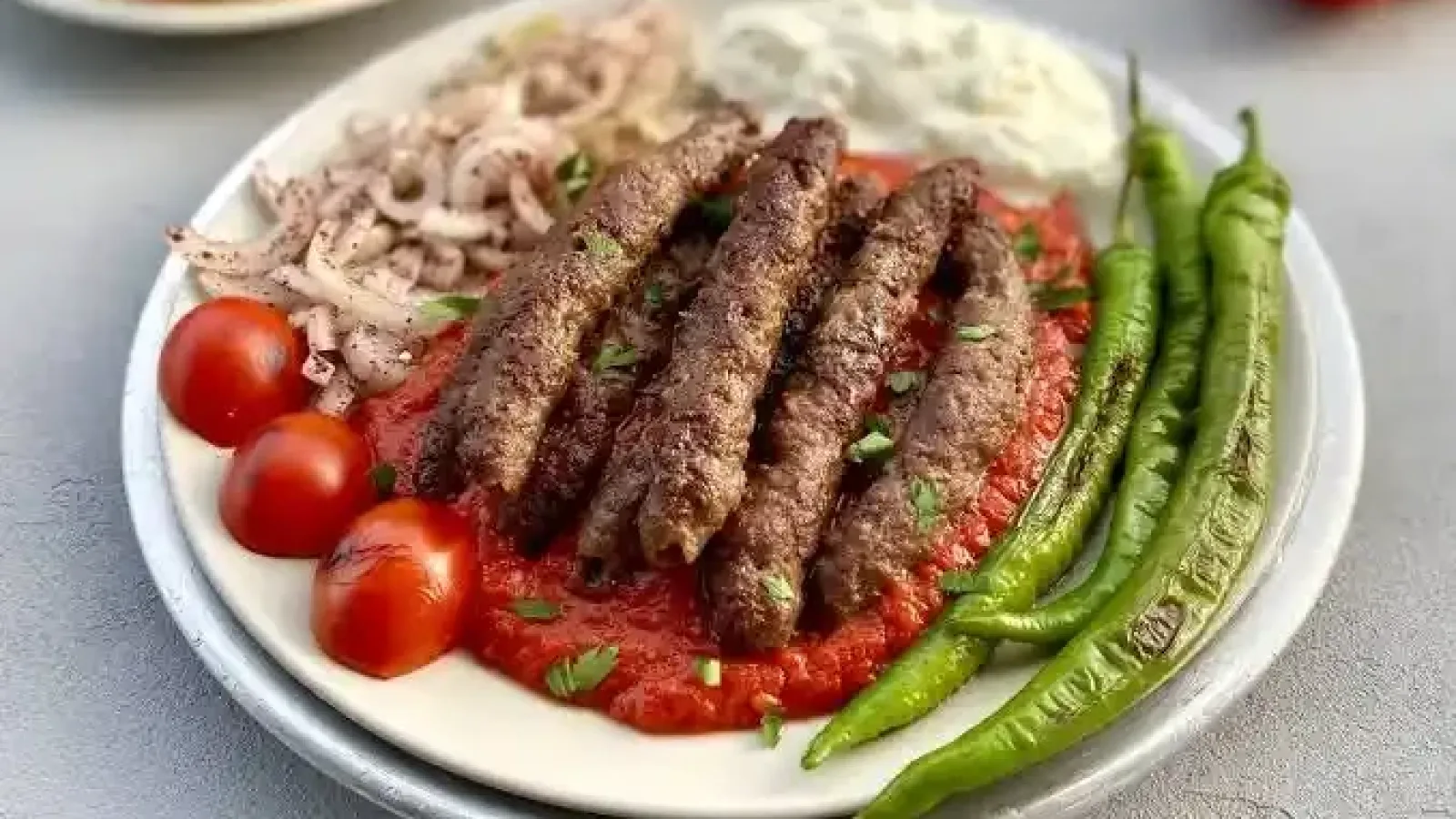 Tire Şiş Köftesi Dünya Zirvesinde: TasteAtlas’tan İzmir’e Büyük Onur!