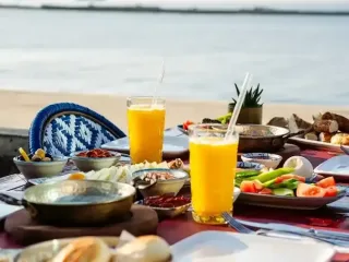 Mandolin Cafe Konak Pier
