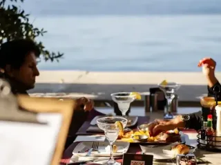 Mandolin Cafe Konak Pier